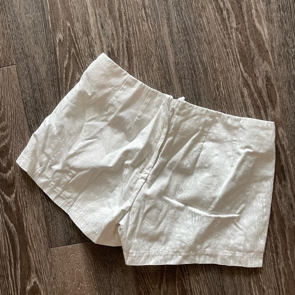 Lilly Pulitzer - Size 0 - White Shorts - Picture 4 of 4